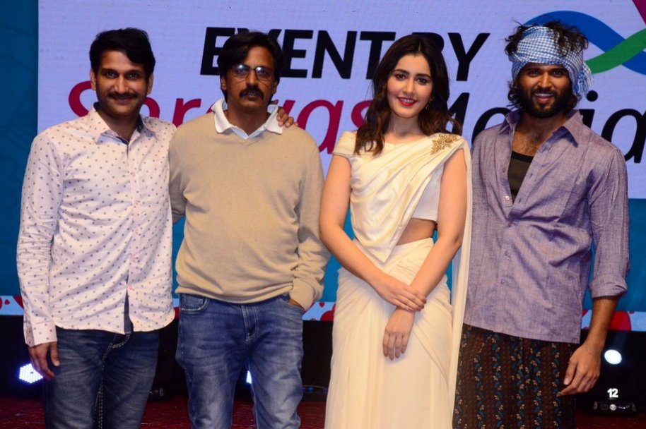 World-Famous-Lover-Movie-Pre-Release-Event-at-Vizag